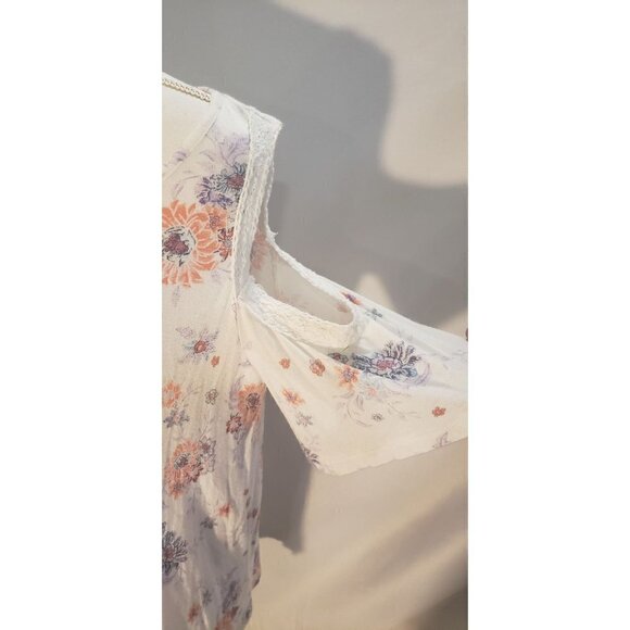 Mudd White Cold Shoulder Flowered T-Shirt - Picture 5 of 10
